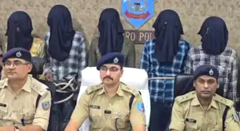 पटना की बेऊर जेल में रची गई थी बोकारो में 1.5 करोड़ की लूट की साजिश, छह अपराधी गिरफ्तार, सात लाख के गहने बरामद…