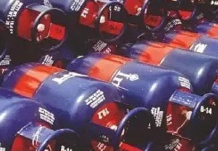 कमर्शियल गैस सिलेंडर हुआ सस्ता, 1 जुलाई से 58.50 रुपये तक घटी कीमतें, जानें अपने शहर का नया रेट…