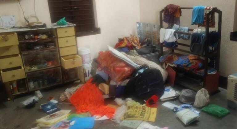 जमशेदपुर ग्रामीण क्षेत्र! हल्दीपोखर में दिनदहाड़े घर में चोरी, 30 हजार नगद और आभूषण ले भागे चोर…