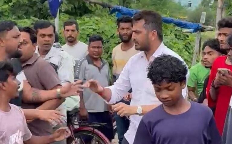 जमशेदपुर सोनारी टिल्लू भट्टा में पोस्टर लगाने को लेकर हुए विवाद पर दोनों पक्षों ने दर्ज कराई FIR…