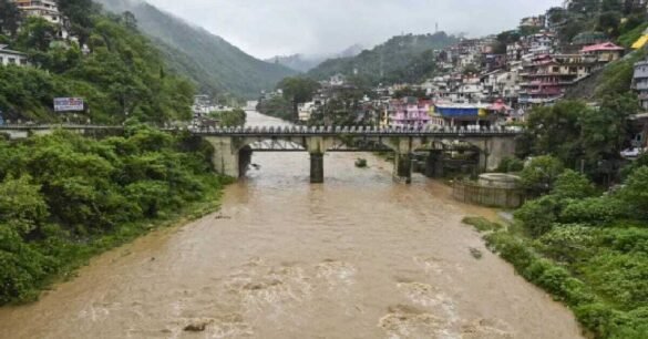 हिमाचल के लिए बड़ी मुसीबत बनते जा रहे हैं बादल! भीषण तबाही में अब तक 51 मौतें, 30 लोग लापता, ₹500 करोड़ से ज्यादा का नुकसान…