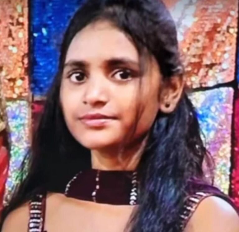 Seraikela: राजनगर में आठवीं की छात्रा ने फांसी लगाकर की आत्महत्या, स्कूल ड्रेस में मिली लाश…