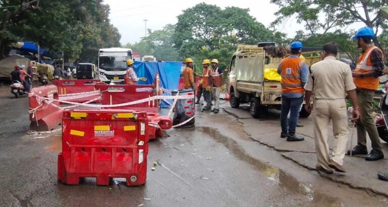 Jamshedpur: साकची MGM रोड स्थित पलंग मार्केट के पास धंसी सड़क की मरम्मत शुरू, एक हफ्ते तक लगेगा समय…