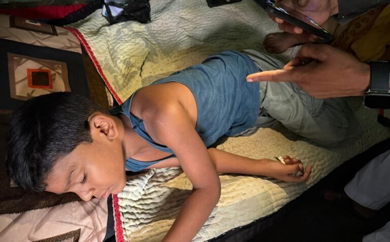 Saraikela–Kharsawan: मोहर्रम की सुबह मासूम पर टूटा बिजली का कहर, 6 वर्षीय अपाक अंसारी हुआ घायल…