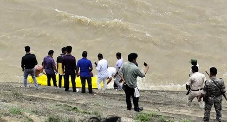 जमशेदपुर आत्महत्या मामला! बीमारी से परेशान महिला ने नदी में कूदकर दी जान, शव मिलने से इलाके में फैली सनसनी…