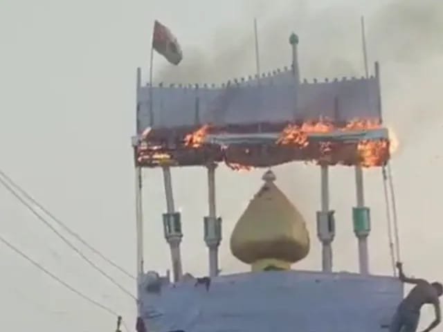 उत्तरप्रदेश मोहर्रम हादसा!! बरेली में 25 फीट ऊंचा ताजिया हाई टेंशन लाइन से टकराया, मची भगदड़…