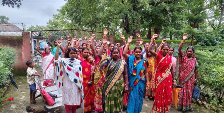 सोमाडीह गांव में अवैध शराब के खिलाफ महिलाओं की रैली, दी एक हफ्ते का अल्टीमेटम…