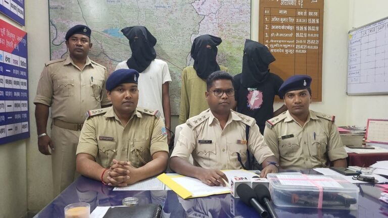 Jamshedpur: उलीडीह में हथियार के साथ फोटो वायरल कर रहे युवकों को पुलिस ने चंद घंटों में दबोचा…