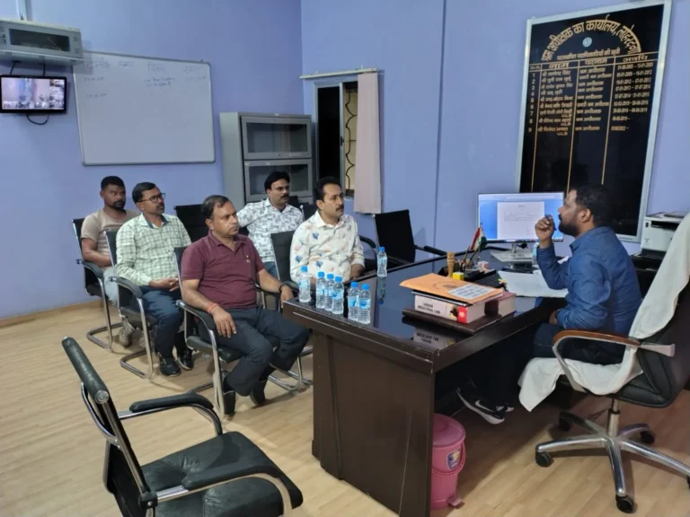 Lohardaga: सभी बसों और ट्रकों का निबंधन अनिवार्य, श्रम कानूनों के पालन को लेकर अधिकारियों की बैठक…