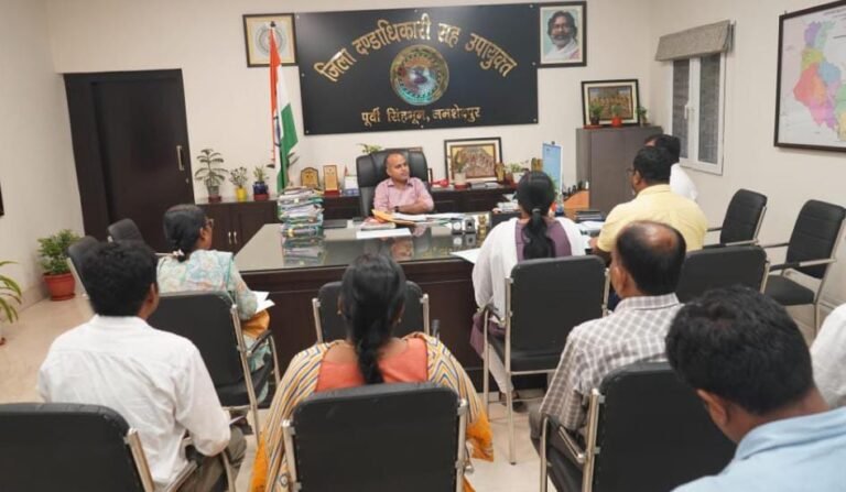 जमशेदपुर में हाथ से मैला ढोने की प्रथा पर डीसी की सख्ती, पुनर्वास और सुरक्षा के लिए बनाई जाएगी समिति…