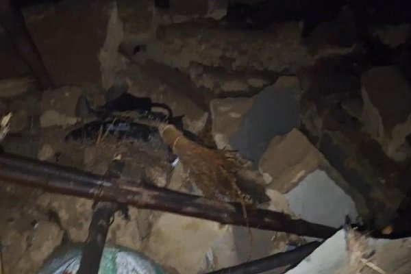 बारिश में ढहा कच्चा घर, मासूम बच्चे और बुजुर्ग मां की मौत, महिला गंभीर…