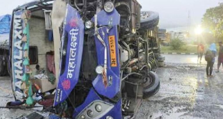 भिलाई पहाड़ी के पास NH-33 पर पलटी यात्री बस, चीख-पुकार के बीच घायल यात्रियों को पहुंचाया गया अस्पताल…