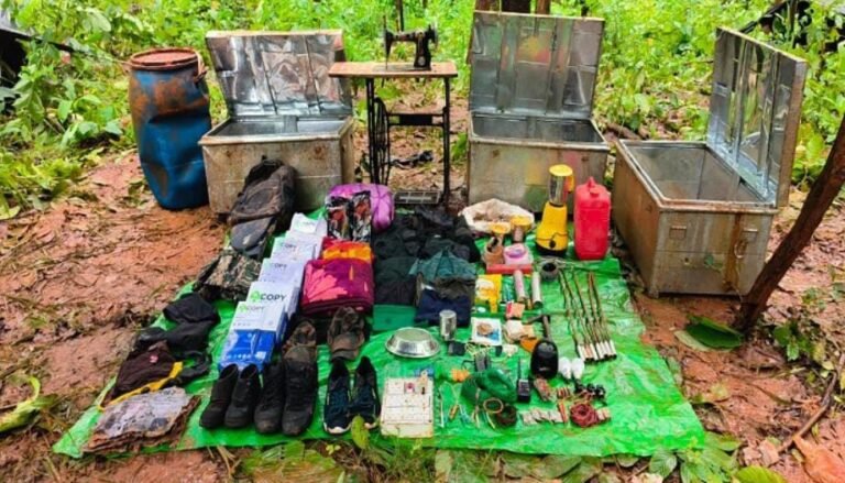 पश्चिमी सिंहभूम: छोटा नागरा के जंगलों में नक्सलियों के 5 बंकर ध्वस्त, हथियार और विस्फोटक बरामद…