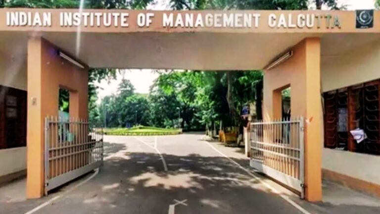 एक मामला थमता नहीं कि कोलकाता में सामने आ जाता है दूसरा!! IIM-कोलकाता के बॉयज हॉस्टल में छात्रा से रेप का आरोप, पिज्जा-कोल्डड्रिंक से बेहोश कर किया गया शोषण…