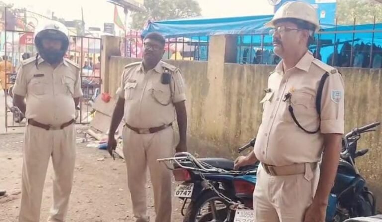 Jamshedpur: साकची में वाहन जांच के दौरान पकड़ी गई दो चोरी की बाइक, पुलिस सीसीटीवी से कर रही जांच…
