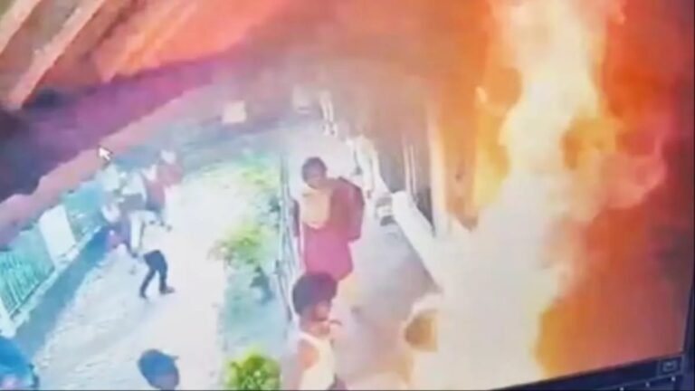 जिंदगी की जंग से हार गई छात्रा, टीचर की प्रताड़ना से तंग आकर लगाई थी खुद को आग…