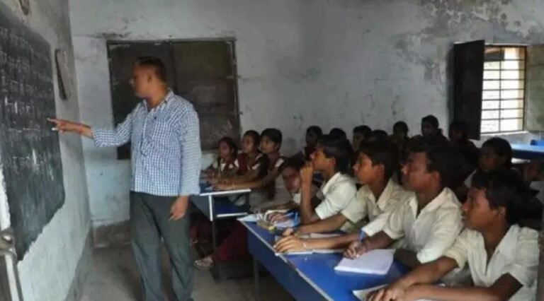 बढ़ती पढ़ाई, घटता स्टाफ!! झारखंड के सरकारी स्कूलों में कामकाज ठप, 4000 से ज्यादा पद खाली, पढ़ाई पर दिख रहा है असर…