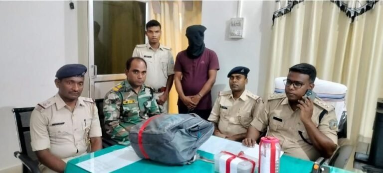 जमशेदपुर ग्रामीण क्षेत्र: कोवाली में हथियार के साथ युवक गिरफ्तार, पुलिस को देखकर भागने की कर रहा था कोशिश…