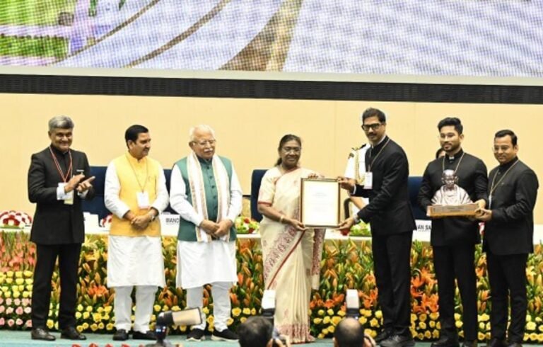 जमशेदपुर को स्वच्छता में देशभर में तीसरा स्थान, राष्ट्रपति ने दिया पुरस्कार…