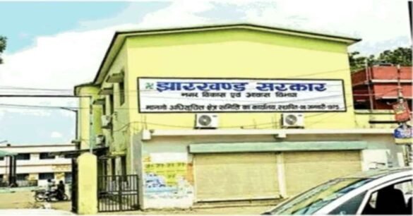 जमशेदपुर के मानगो में नालों की सफाई पर टाटा स्टील UISL और नगर निगम आमने सामने, जनता परेशान…