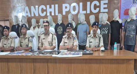 रांची में ऑनलाइन सट्टा गिरोह का भंडाफोड़, 14 युवक गिरफ्तार, 90 एटीएम कार्ड और मोबाइल-लैपटॉप बरामद…