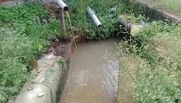 टेल्को के रामाधिन बागान में अधूरा नाला बना बीमारी का कारण, 15 दिन में कार्रवाई नहीं हुई तो होगा आंदोलन…