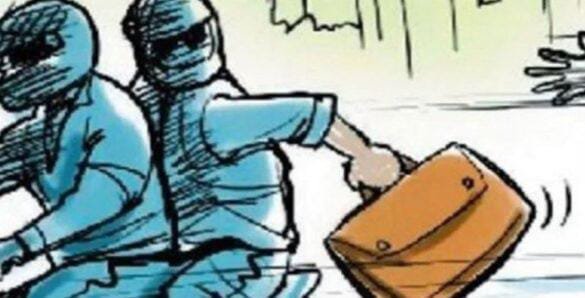 दिल्ली में झारखंड कैडर के IPS अफसर से दिनदहाड़े 95 हजार की लूट, ठक-ठक गैंग ने दिया वारदात को अंजाम…