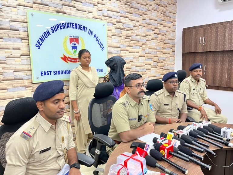 चाकुलिया में भारी मात्रा में सोना-चांदी के आभूषण बरामद, महिला को किया गया गिरफ्तार…