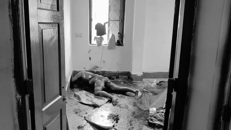 आदित्यपुर हत्या कांड: बंद कमरे से मिली युवक की लाश, शव से उठ रही थी तेज दुर्गंध, पत्नी और बच्चे लापता…