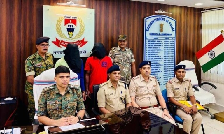 सरायकेला में सौतेले भाई की हत्या का खुलासा, दो आरोपी गिरफ्तार, स्कूटी-मोबाइल और खून से सना पत्थर बरामद…