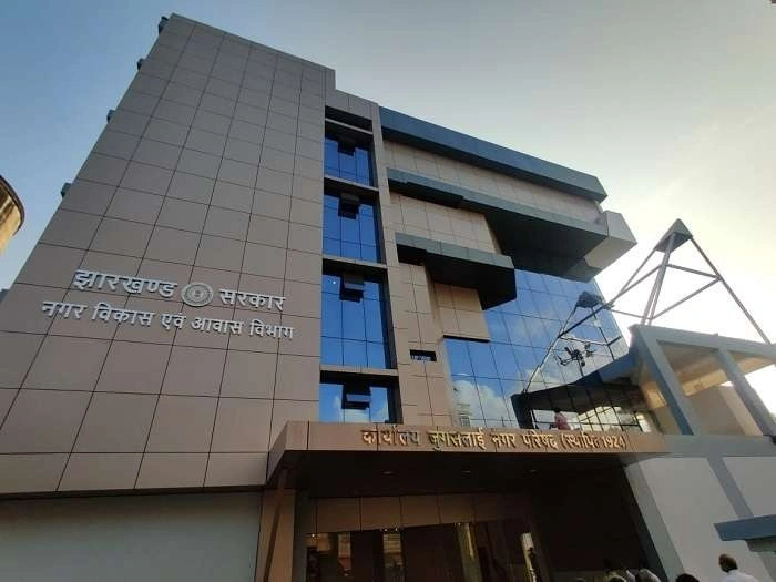 जुगसलाई में बिना लाइसेंस और अतिक्रमण करने वालों पर कार्रवाई, कई दुकानों पर जुर्माना…