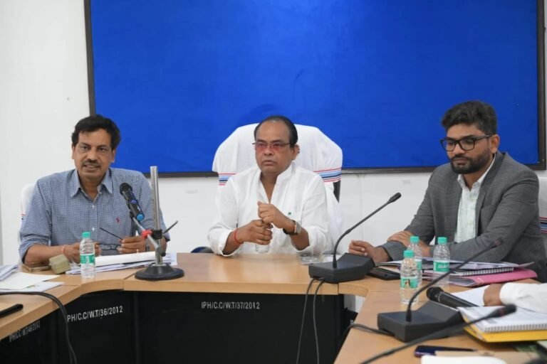 रिम्स रेफर की आदत बंद करें, सदर अस्पतालों की व्यवस्था सुधारें : स्वास्थ्य मंत्री डॉ. इरफान अंसारी का निर्देश…