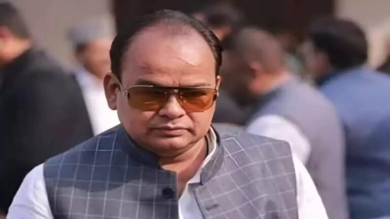 Jharkhand: मंत्री के जनता दरबार में उठे बड़े मामले!! 43 लाख की एंबुलेंस गायब, ज़मीन विवाद और योजना की राशि न मिलने की शिकायतें…