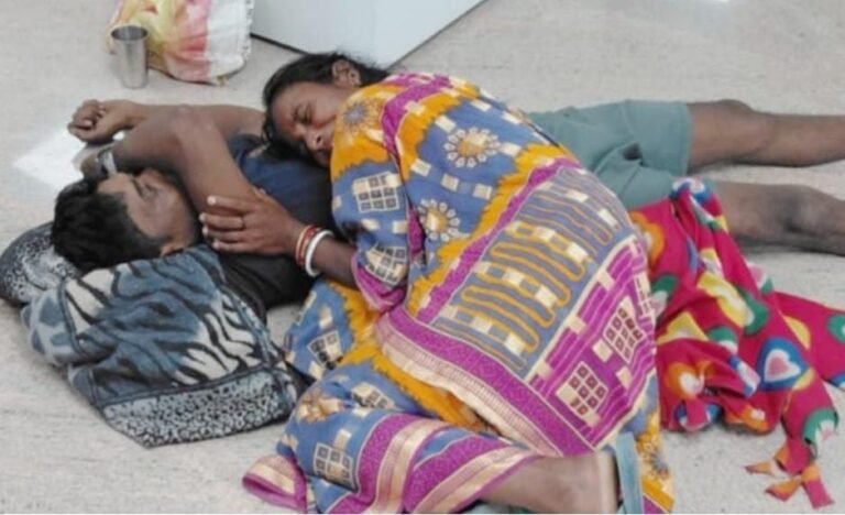 Jamshedpur: MGM अस्पताल में लापरवाही से गई मरीज की जान, फर्श पर तड़पता रहा गरीब, नहीं मिला उचित इलाज…