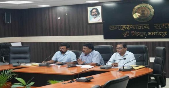 Jamshedpur : शौचालय निर्माण में धीमी रफ्तार पर डीडीसी ने जताई नाराजगी, अधिकारियों को दिए सख्त निर्देश…