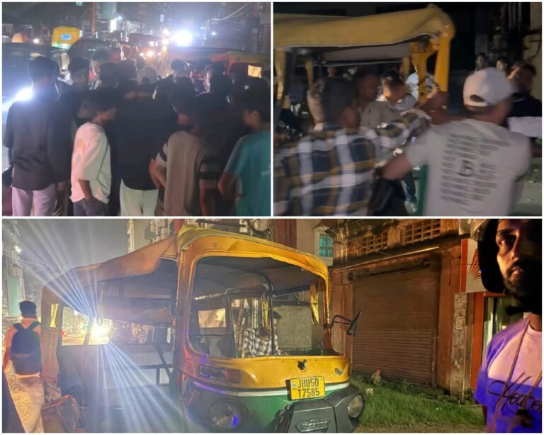 Jamshedpur: मानगो के जवाहरनगर रोड नंबर 15 में सड़क दुर्घटना!! पोल से जा टकराई ऑटो, दो लोग गंभीर रूप से घायल…