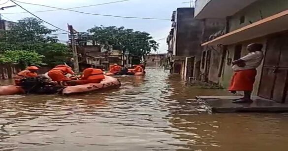 जमशेदपुर में बाढ़ का कहर!! 1500 से ज्यादा घर डूबे, NDRF राहत कार्य में जुटी…