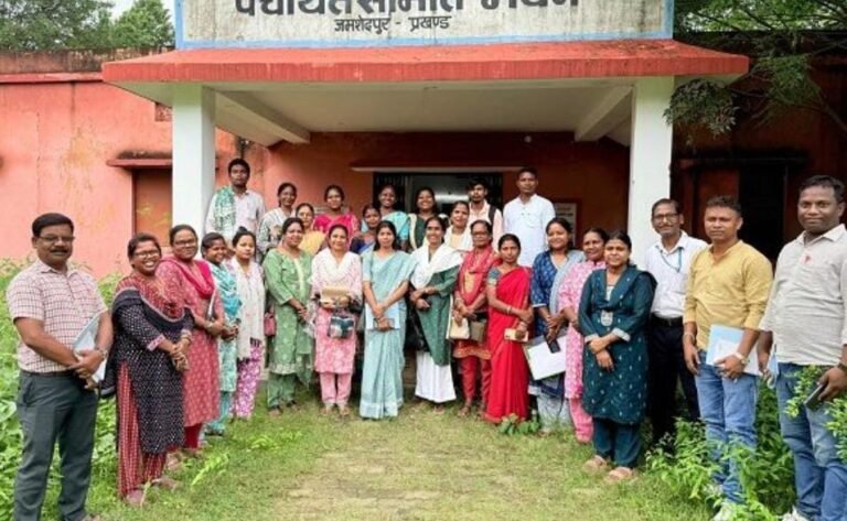 Jamshedpur : पंचायत प्रतिनिधियों को मिला डिजिटल साक्षरता का प्रशिक्षण, गांव-गांव में तकनीक की ओर कदम…