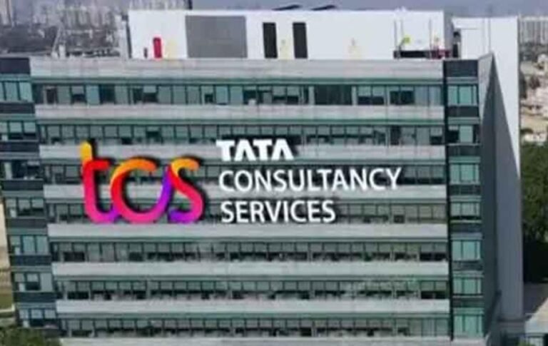 TCS करेगी 12 हजार कर्मचारियों की छंटनी, तकनीकी बदलाव के कारण निर्णय, शेयर बाजार में आईटी स्टॉक्स गिरे…