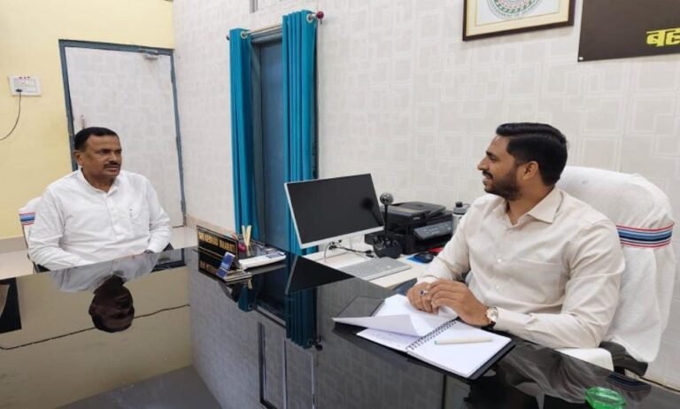 जमशेदपुर ग्रामीण क्षेत्र! बहरागोड़ा में महिलाओं को मंइयां सम्मान योजना का लाभ दिलाने की मांग, डॉ. गोस्वामी ने बीडीओ से की मुलाकात…