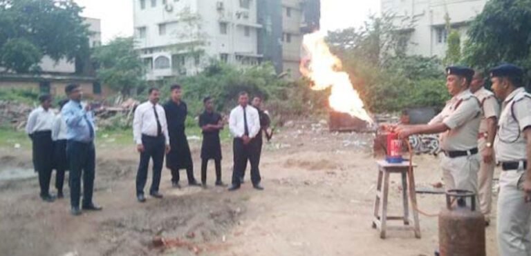 जमशेदपुर में विभिन्न प्रतिष्ठानों में अग्नि सुरक्षा को लेकर मॉक ड्रिल, कर्मचारियों को दिया प्रशिक्षण…
