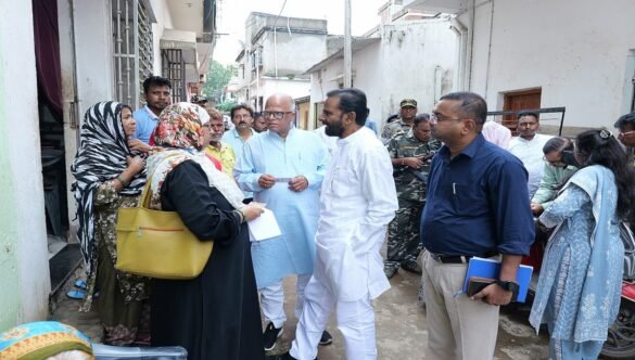 चाईबासा-चक्रधरपुर में ट्रिपल टेस्ट सर्वे की समीक्षा, पिछड़ा वर्ग आयोग ने घर-घर जाकर जुटाई जानकारी…