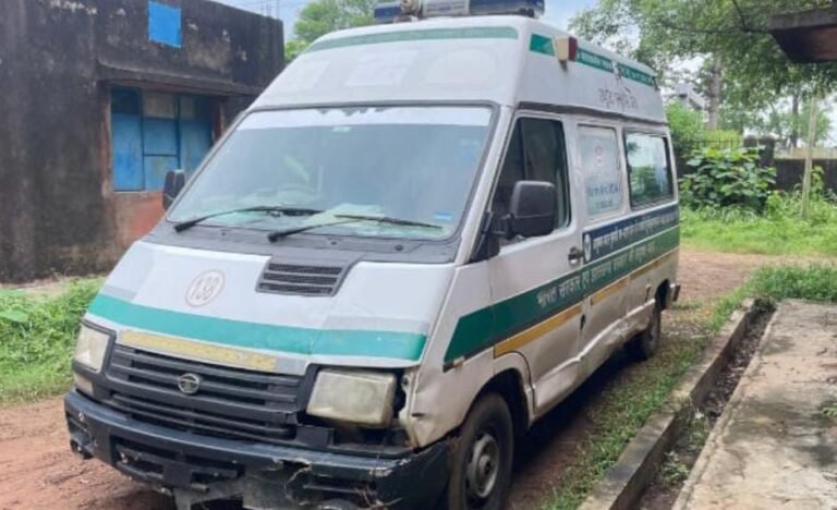 चाकुलिया में 108 एंबुलेंस कर्मियों की हड़ताल से स्वास्थ्य सेवाएं ठप, मरीजों को हो रही भारी परेशानी…