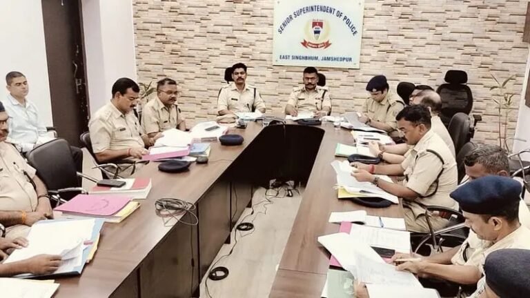 जमशेदपुर में DIG अनु रंजन क्रिसपोटा की अहम बैठक, अपराध पर सख्ती के दिए निर्देश…