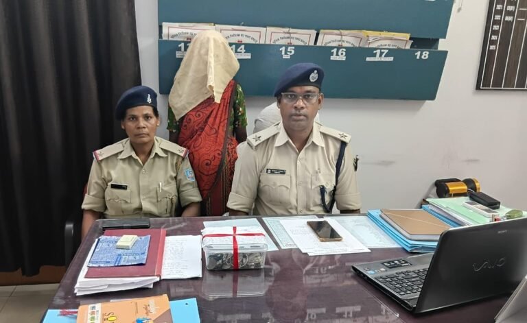 Jamshedpur : गोलपहाड़ी में घर का ताला तोड़कर जेवरात की चोरी, 18 वर्षीय महिला चोर गिरफ्तार, चोरी का सामान बरामद…