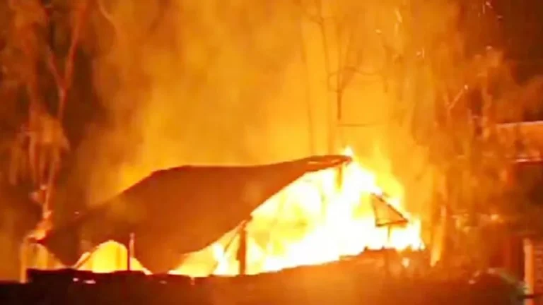 पटना में दिल दहला देने वाली घटना : घर में घुसकर दो मासूम भाई-बहन को जिंदा जलाया, दोनों की मौत…