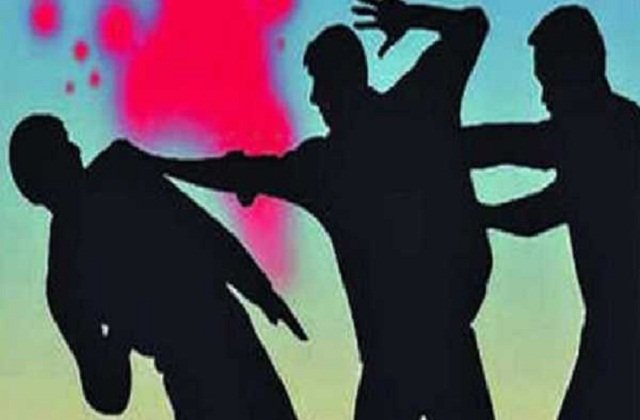 जमशेदपुर में झाड़ू फैक्ट्री में युवाल पर हमला, गंभीर रूप से घायल