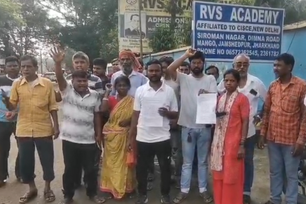 अव्यवस्थित पार्किंग से डिमना रोड पर जाम, एंबुलेंस भी फंसी लोगों ने किया जोरदार विरोध…