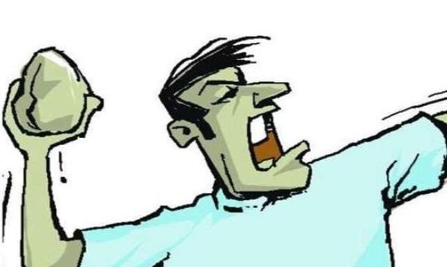 सोनारी में आधी रात पड़ोसियों के बीच खूनी संघर्ष, एक गंभीर घायल, एक गिरफ्तार