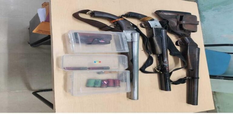 जमशेदपुर में तनिष्क, छगनलाल व सेनको ज्वेलर्स के गार्डों ने फर्जी आर्म लाइसेंस के जरिए खरीदी थी डबल बैरल गन, पुलिस ने जब्त किए हथियार…